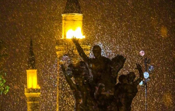 Antalyaya 29 ildən sonra qar yağdı - FOTO