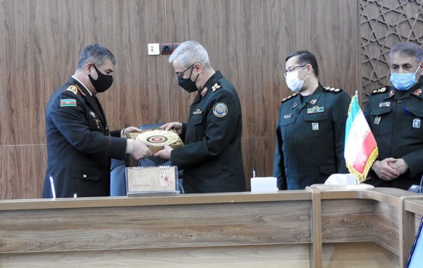Министр обороны Азербайджана встретился с начальником генштаба ВС Ирана - ФОТО