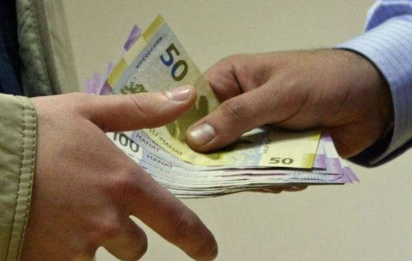 Bakıda polis nəzarətində olan məktəb direktoru qaçıb, yenidən axtarışa verilib