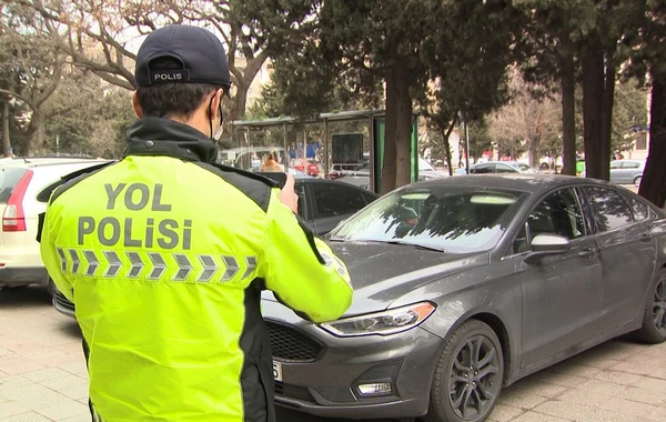 Polis daha 14 "parkovşiki" cərimələdi - FOTO/VİDEO