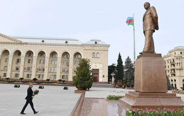 İlham Əliyev Gəncəyə səfər edib, Memorial Kompleksin təməlini qoyub - FOTO