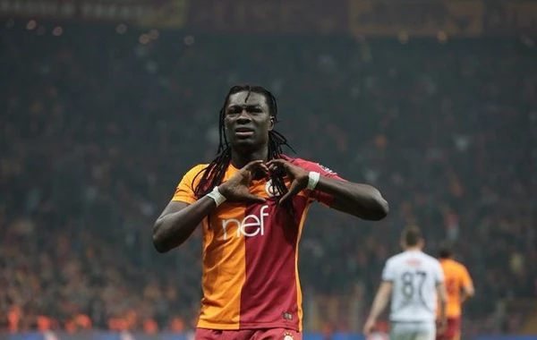 “Cim Bom” qalmaqallı şəkildə ayrılan hücumçunu geri qaytarır - FOTO