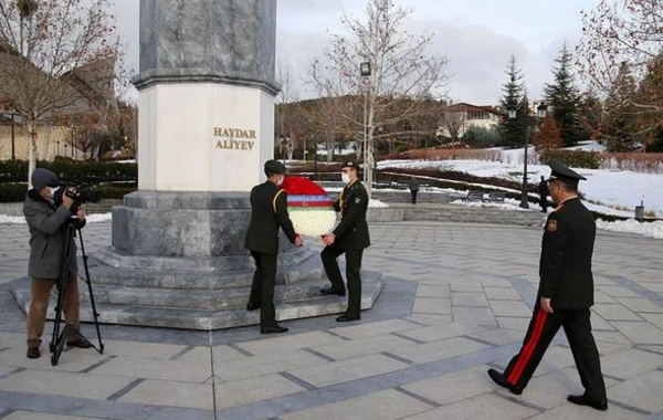 Закир Гасанов посетил памятник общенациональному лидеру в Анкаре - ФОТО