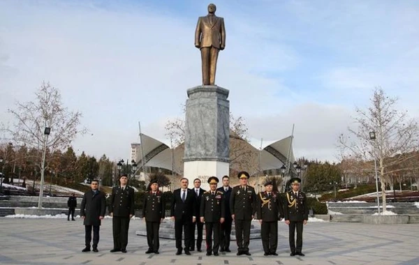 Закир Гасанов посетил памятник общенациональному лидеру в Анкаре - ФОТО