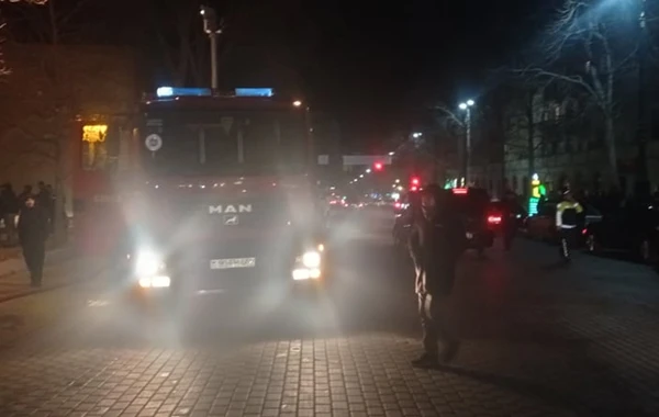 Gəncədə inzibati binadakı yanğın söndürülüb - YENİLƏNİB - VİDEO