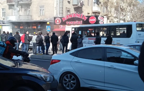 Пожар в известной донерной в Баку - ФОТО