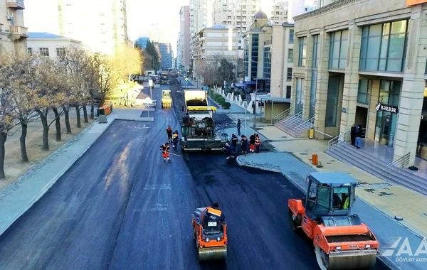 Bakının böyük küçələrindən biri asfaltlanır - FOTO