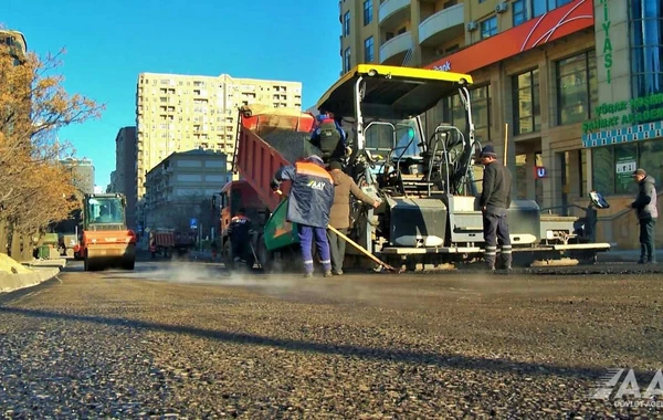 Bakının böyük küçələrindən biri asfaltlanır - FOTO