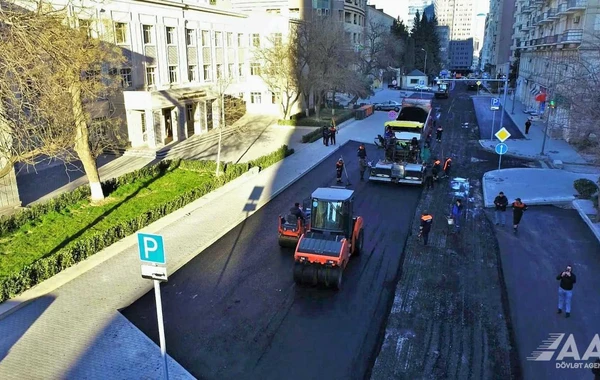 Bakının böyük küçələrindən biri asfaltlanır - FOTO