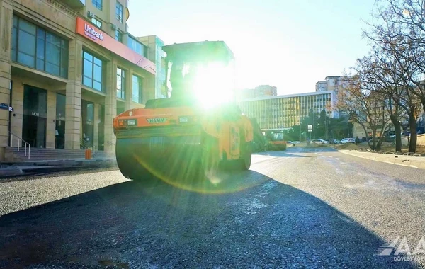 Bakının böyük küçələrindən biri asfaltlanır - FOTO