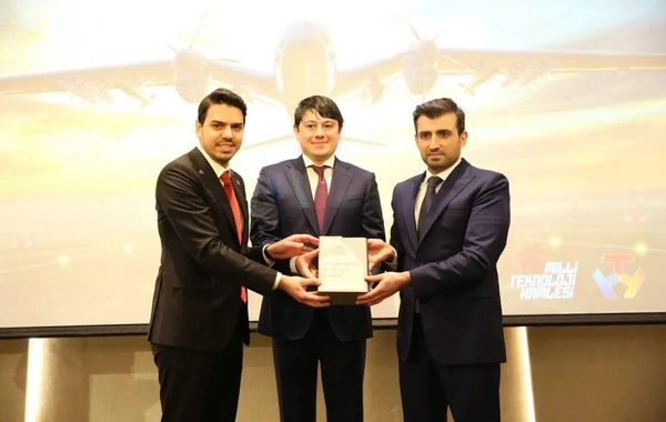 Səlcuq Bayraktar Bakıda şəhid ailələri ilə görüşüb - FOTO