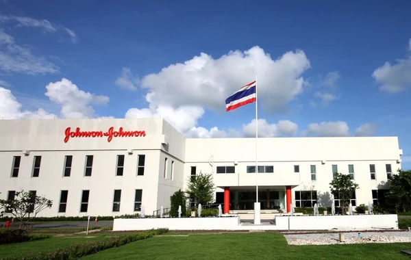 "Johnson &amp; Johnson" koronavirus peyvəndinin istehsalını dayandırdı