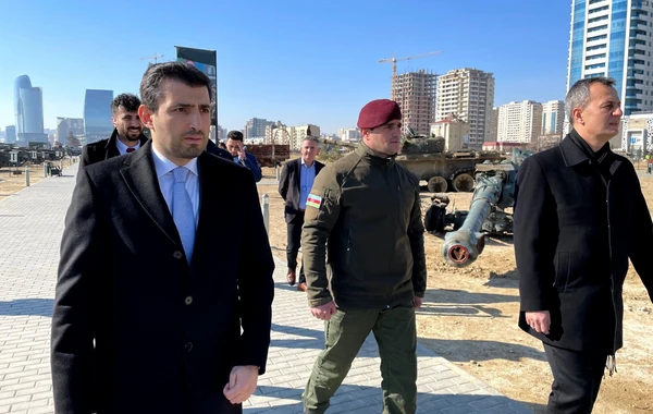 Сельджук Байрактар посетил Парк военных трофеев - ФОТО