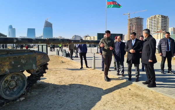 Сельджук Байрактар посетил Парк военных трофеев - ФОТО