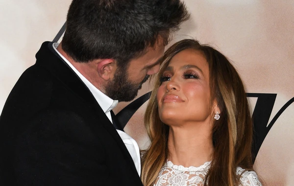 Cenifer Lopez sevgilisi ilə 23 milyon dollarlıq filmin qalasında - FOTO