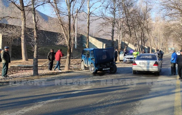 Şəkidə avtomobil aşıb, 4 nəfər xəsarət alıb - FOTO