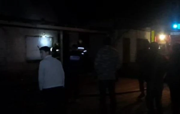 Azərbaycanda mağaza qəsdən yandırıldı - FOTO