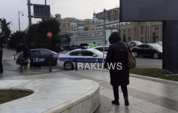 В Баку водители грузовиков перекрыли дорогу, образовалась большая пробка - ВИДЕО