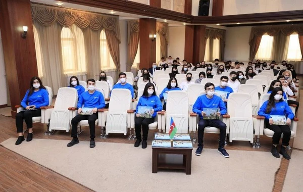Paytaxt rayonlarında “Bizim böyük Qələbəmiz” kitabının təqdimatı keçirilir - FOTO