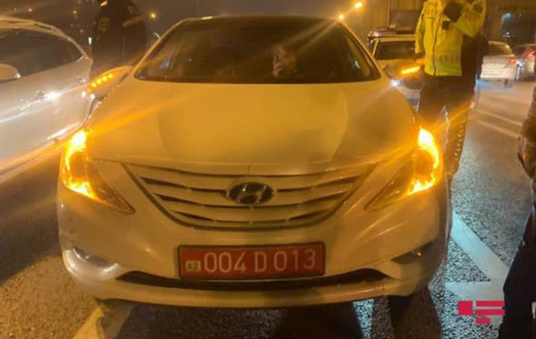 Bakıda Rusiya səfirliyinə məxsus avtomobil piyadanı vurub - FOTO/VİDEO