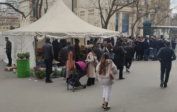 Bakıda Novruz çadırları qurulub - QİYMƏTLƏR - FOTO
