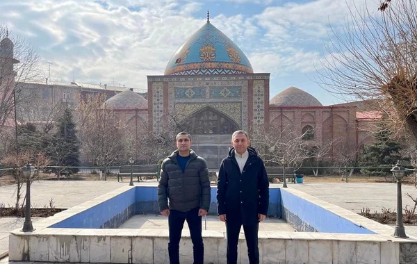 Azərbaycanlı deputatlar İrəvanda Göy məsciddə - FOTO