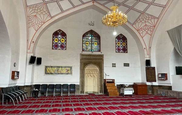 Azərbaycanlı deputatlar İrəvanda Göy məsciddə - FOTO