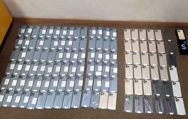 Azərbaycan gömrükçüləri külli miqdarda "iPhone" telefonu müsadirə edib - FOTO