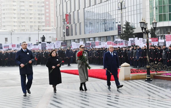 İlham Əliyev və Mehriban Əliyeva Xocalı soyqırımının ildönümü ilə əlaqədar yürüşdə - FOTO
