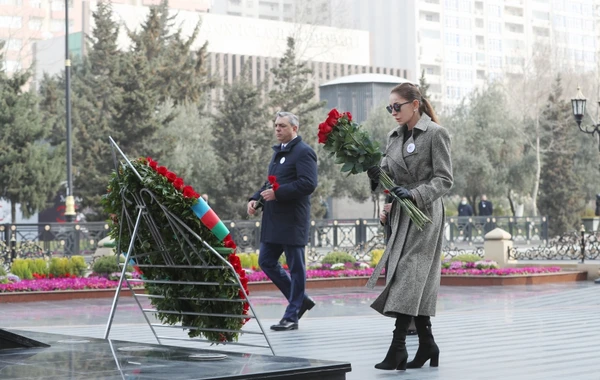 İlham Əliyev və Mehriban Əliyeva Xocalı soyqırımının ildönümü ilə əlaqədar yürüşdə - FOTO