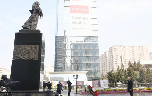 İlham Əliyev və Mehriban Əliyeva Xocalı soyqırımının ildönümü ilə əlaqədar yürüşdə - FOTO