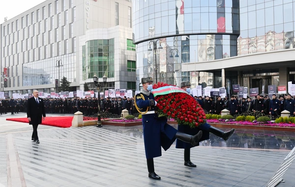 Ильхам Алиев и Мехрибан Алиева на шествии в связи с 30-й годовщиной Ходжалинского геноцида
