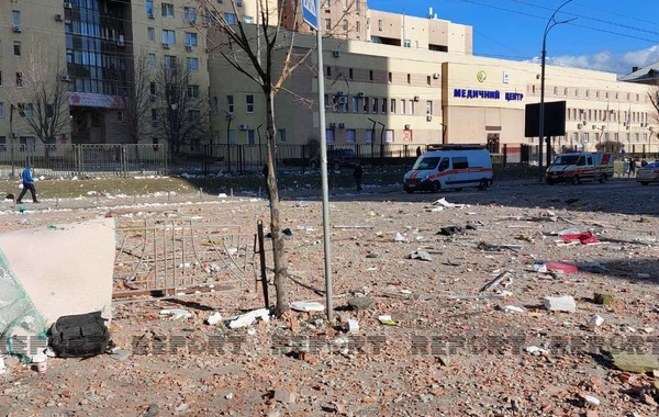 Kiyevin raket düşən yaşayış binasının yerləşdiyi ərazidən FOTOREPORTAJ