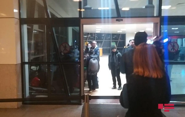 Ukraynada olan Azərbaycan vətəndaşlarının bir qismi Bakıya qayıtdı - FOTO