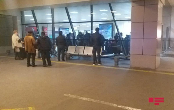 Ukraynada olan Azərbaycan vətəndaşlarının bir qismi Bakıya qayıtdı - FOTO