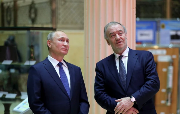 Putinin dostuna 24 saat verildi - FOTO