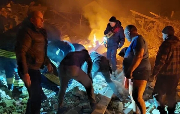 Ракетный удар по Житомиру: под завалами домов находятся люди - ВИДЕО