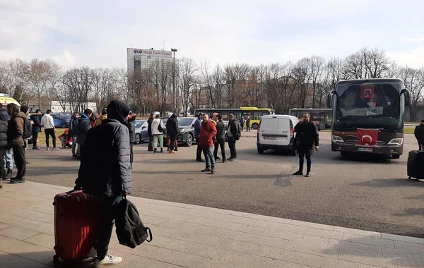 Ukraynadan Rumıniyaya gələn azərbaycanlılar pulsuz təyyarə reysi ilə İstanbula çatdırılır - FOTO