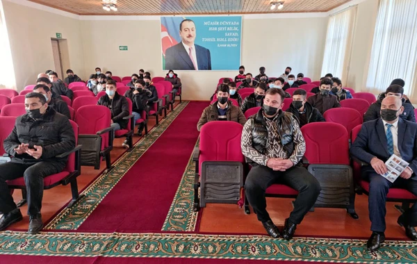 Xüsusi təyinatlı təhsil müəssisələrinə qəbulla bağlı görüşlər keçirilir - FOTO