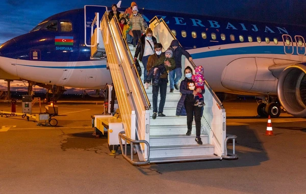 AZAL daha 191 həmyerlimizi vətənə çatdırıb - FOTO