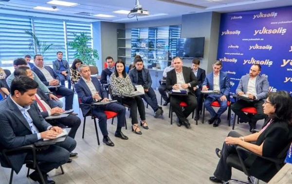Prezident Administrasiyasının şöbə müdiri “Yüksəliş” müsabiqəsinin qalibləri ilə görüşdü - FOTO