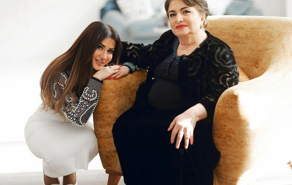Məşhurlardan "Anamın qızıyam" paylaşımı - FOTO