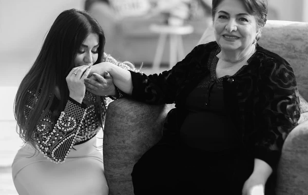 Məşhurlardan "Anamın qızıyam" paylaşımı - FOTO