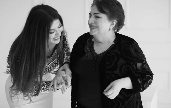 Məşhurlardan "Anamın qızıyam" paylaşımı - FOTO
