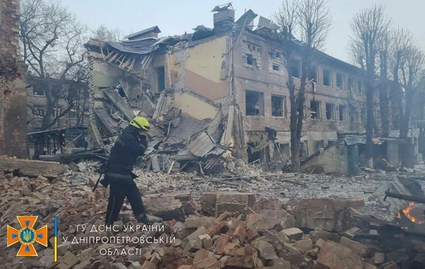 По Днепру ударили ракетами: люди побежали в метро - ВИДЕО