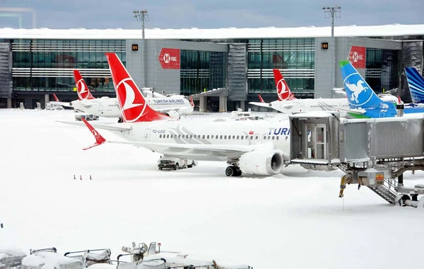 İstanbul aeroportlarında 400-dən çox reys təxirə salınıb