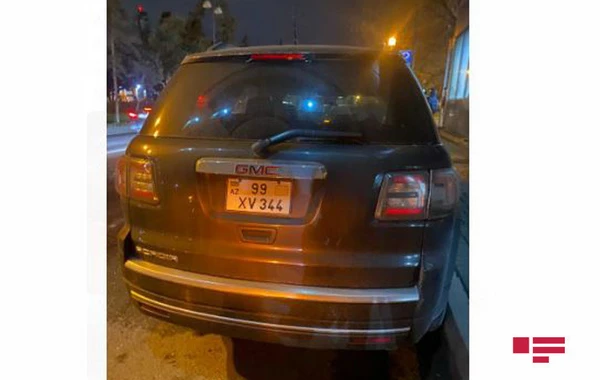 В Баку водитель разбил три авто и перевернулся - ВИДЕО