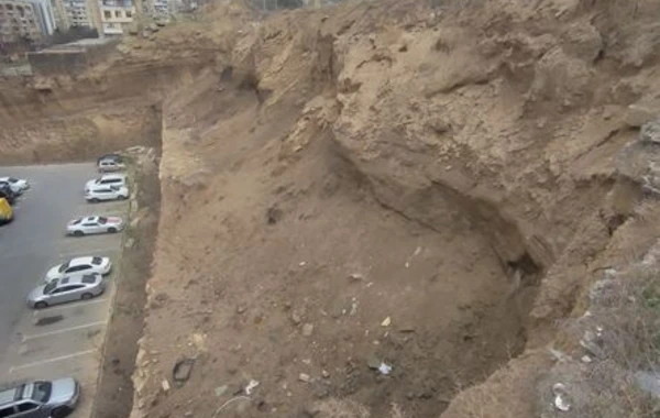 Bakıda təhlükəli vəziyyət: Məktəblilər risk altındadır - FOTO