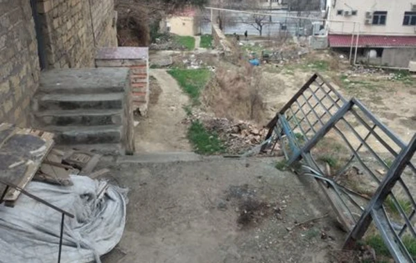 Bakıda təhlükəli vəziyyət: Məktəblilər risk altındadır - FOTO