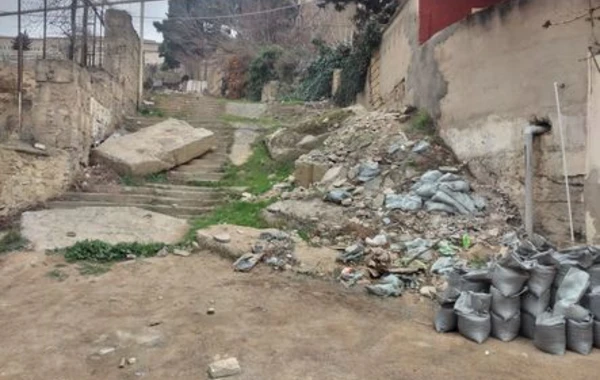 Bakıda təhlükəli vəziyyət: Məktəblilər risk altındadır - FOTO